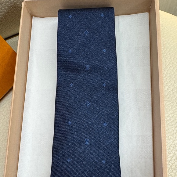 Louis Vuitton Navy Designer Silk Tie -NWT - Picture 6 of 10